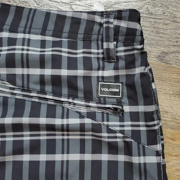 Volcom plaid black white hybrid shorts euc - Picture 5 of 6